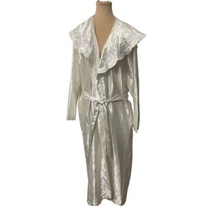 Chance Encounters White Satin Embroidered Shawl Collar Robe Kimono L Cottagecore